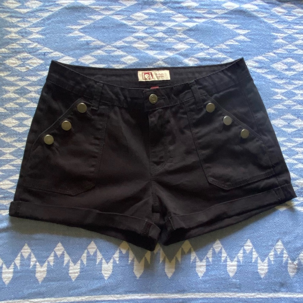 Women’s L.E.I. Black Cuffed Shorts